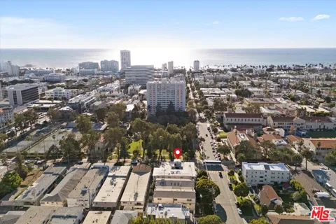 1101 Lincoln Boulevard #2D