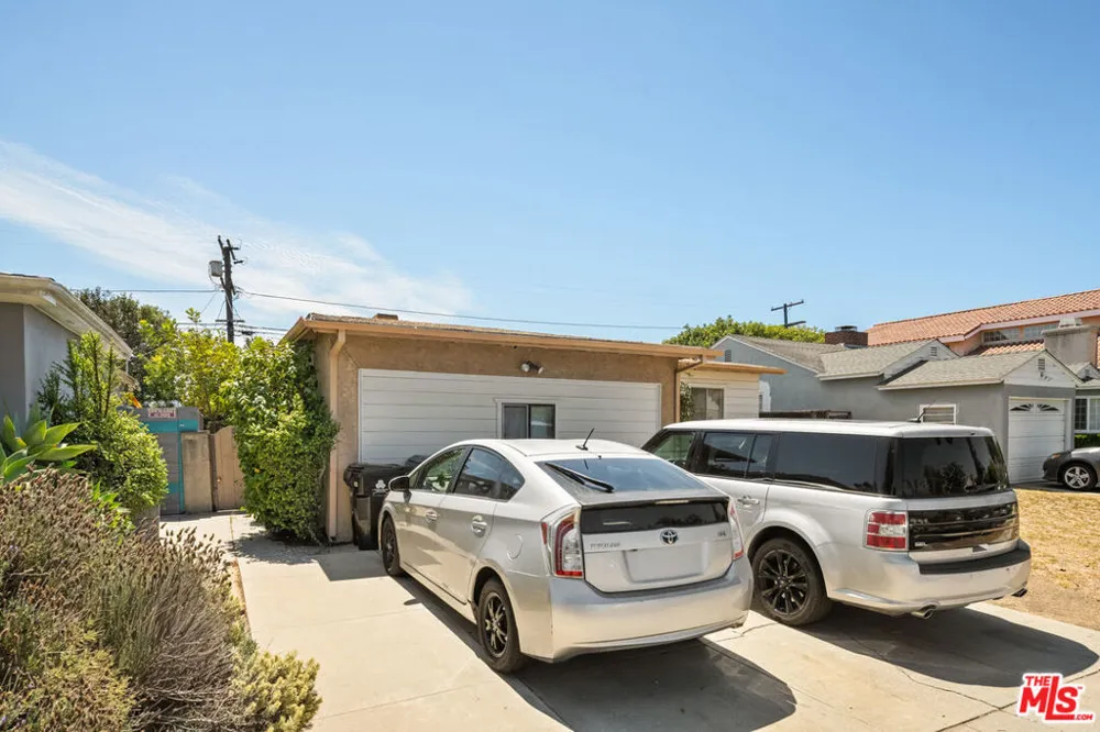 5852 Compass Drive Los Angeles, CA 90045