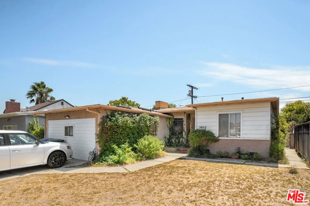 5852 Compass Drive Los Angeles, CA 90045