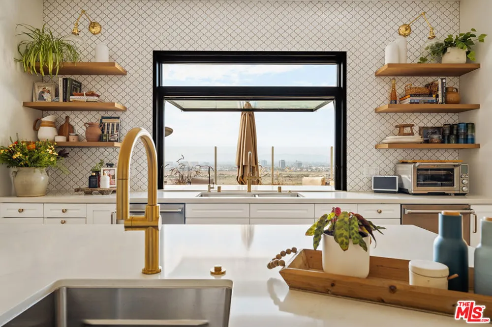7585 Shore Cliff Drive Los Angeles, CA 90045