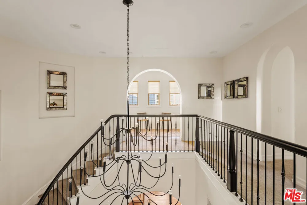 7585 Shore Cliff Drive Los Angeles, CA 90045