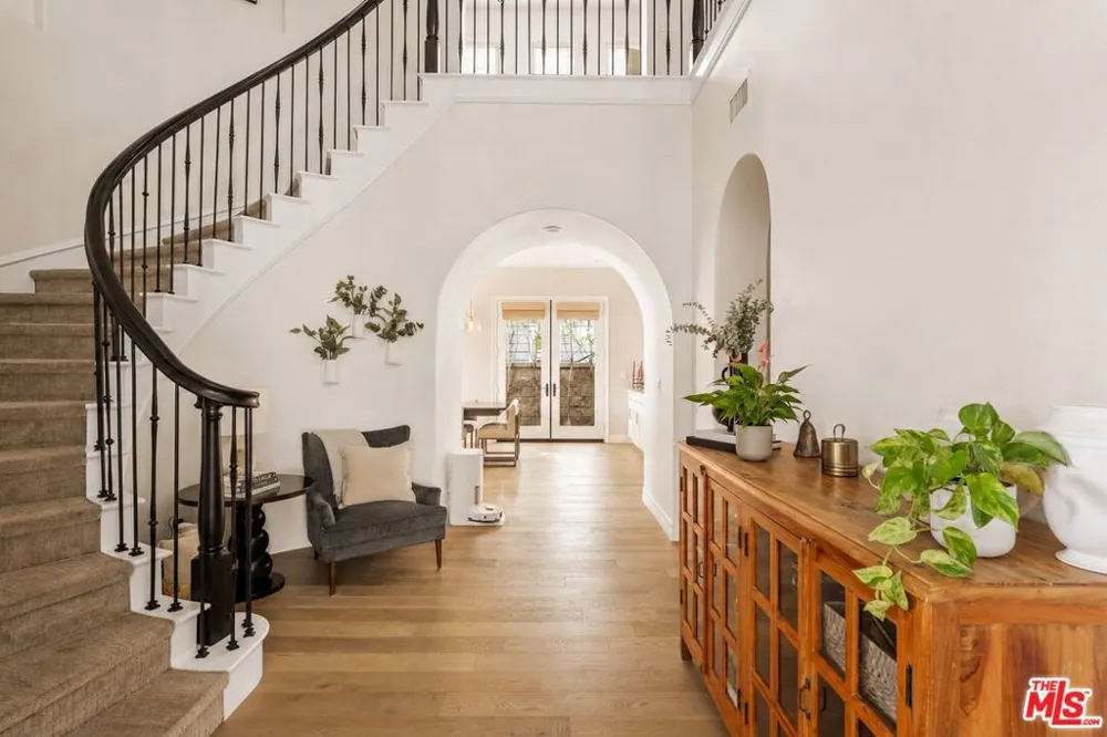 7585 Shore Cliff Drive Los Angeles, CA 90045