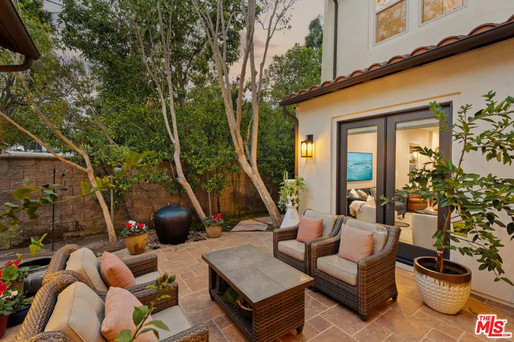 7585 Shore Cliff Drive Los Angeles, CA 90045
