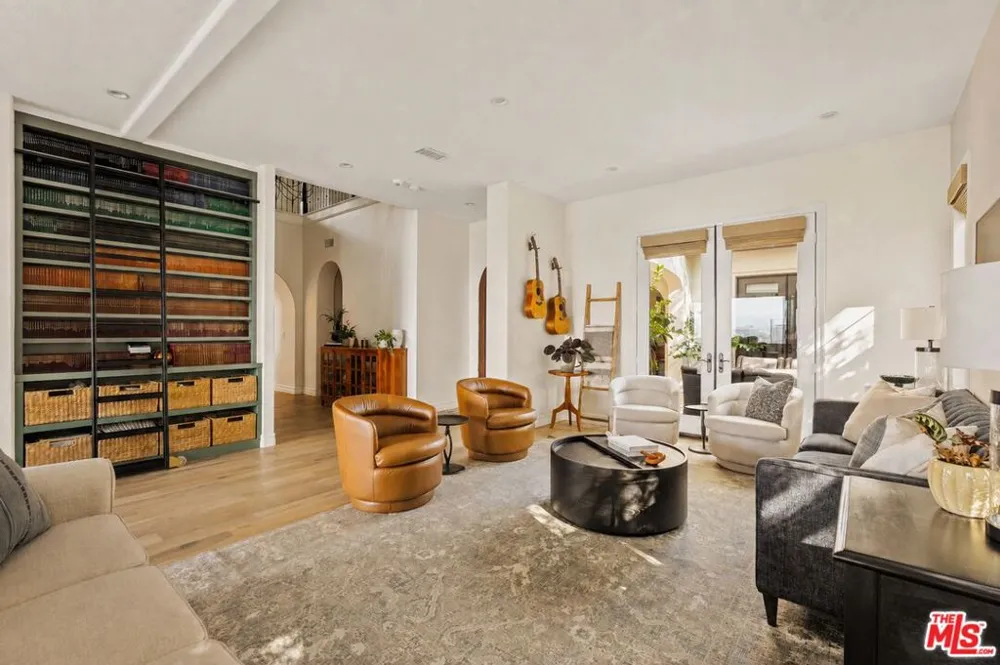 7585 Shore Cliff Drive Los Angeles, CA 90045