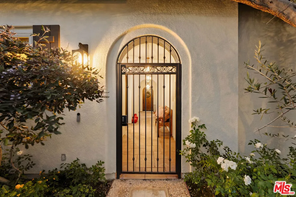 7585 Shore Cliff Drive Los Angeles, CA 90045