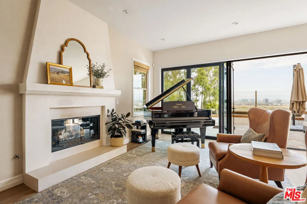 7585 Shore Cliff Drive Los Angeles, CA 90045