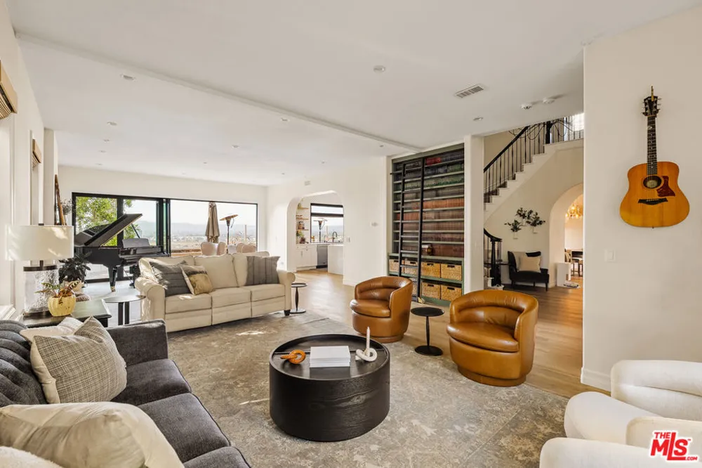 7585 Shore Cliff Drive Los Angeles, CA 90045