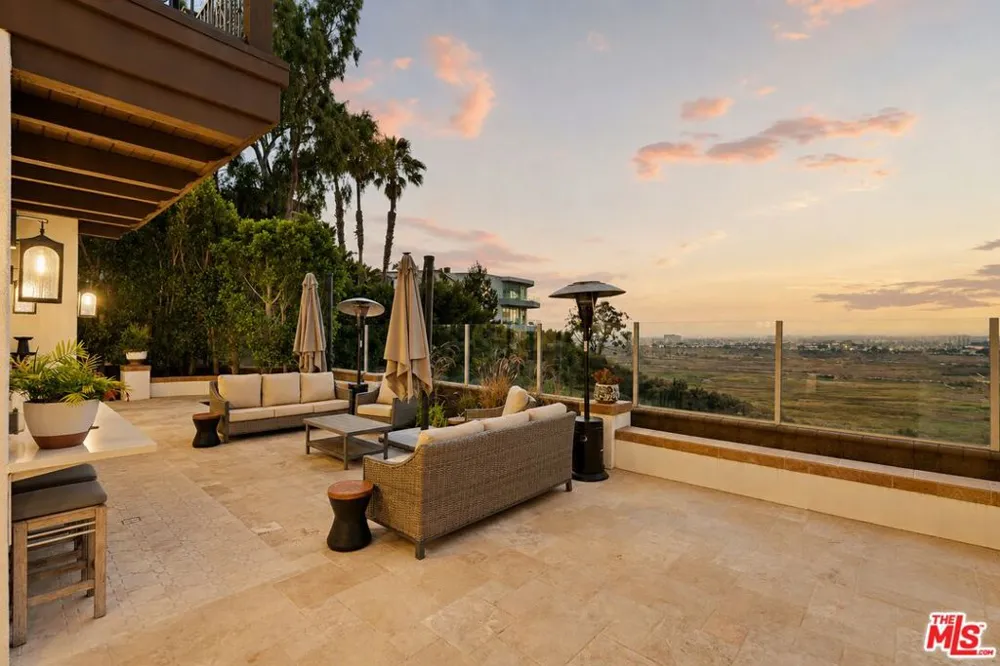 7585 Shore Cliff Drive Los Angeles, CA 90045