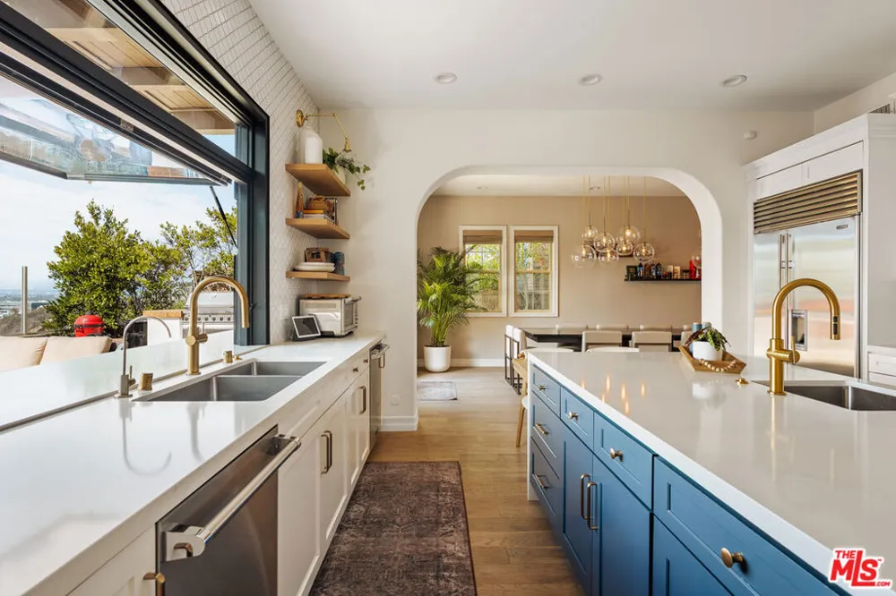 7585 Shore Cliff Drive Los Angeles, CA 90045