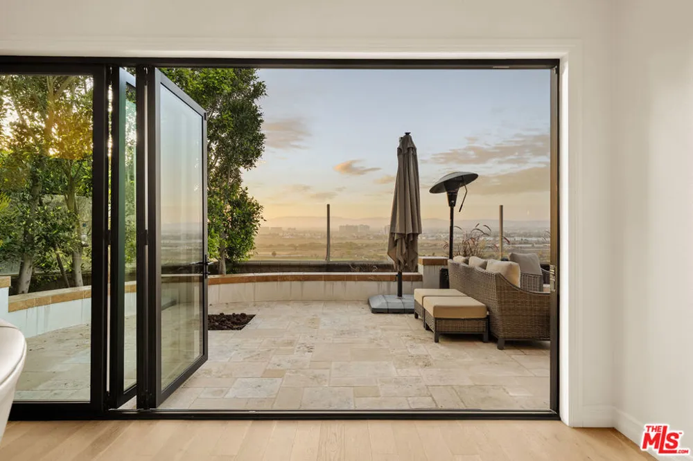 7585 Shore Cliff Drive Los Angeles, CA 90045