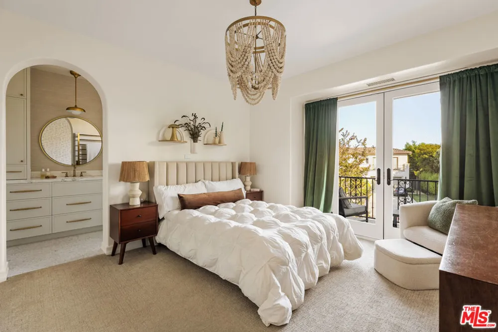 7585 Shore Cliff Drive Los Angeles, CA 90045