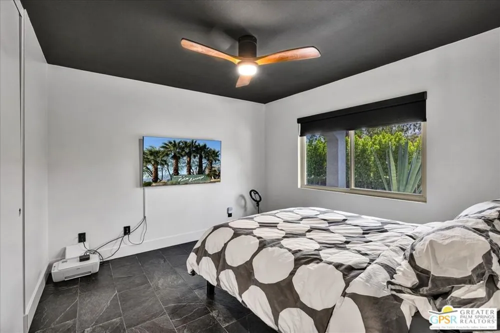 3190 E Loma Vista Circle Palm Springs, CA 92264