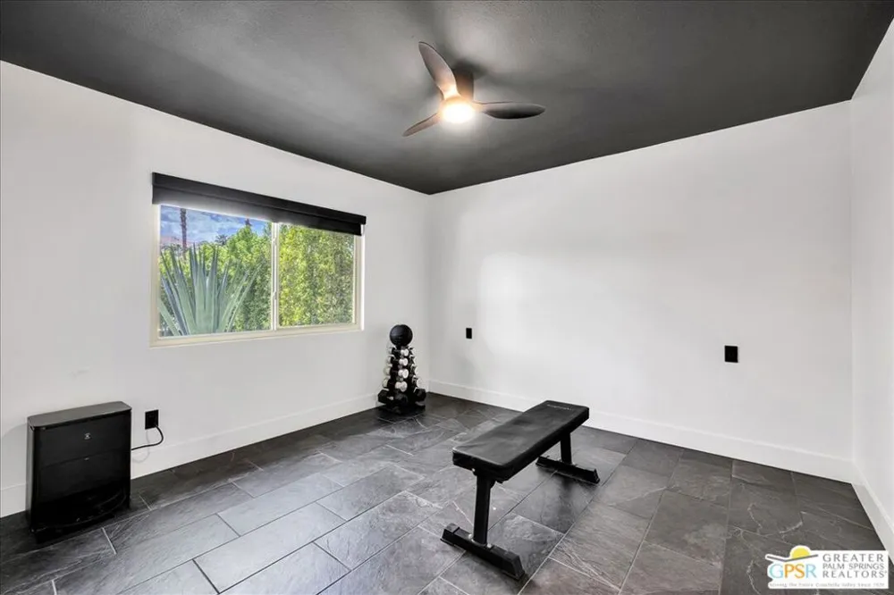 3190 E Loma Vista Circle Palm Springs, CA 92264