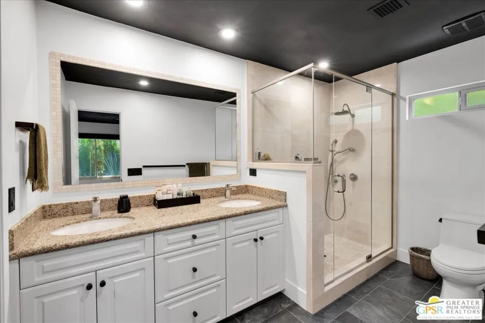 3190 E Loma Vista Circle Palm Springs, CA 92264