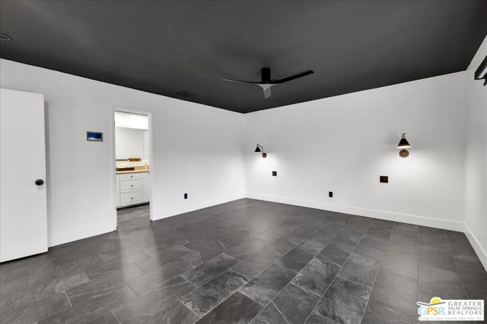 3190 E Loma Vista Circle Palm Springs, CA 92264