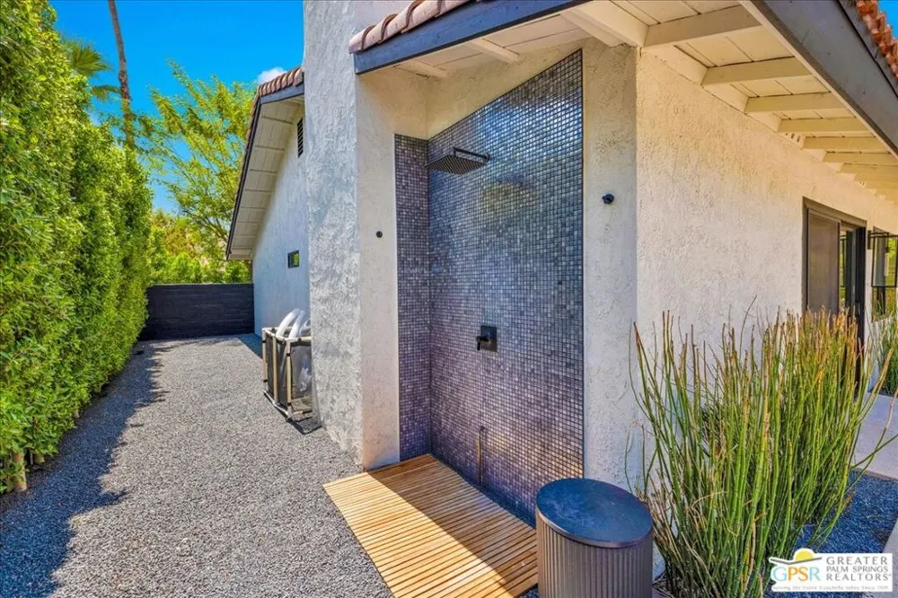 3190 E Loma Vista Circle Palm Springs, CA 92264