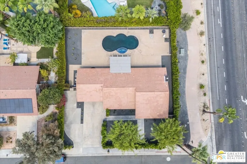 3190 E Loma Vista Circle Palm Springs, CA 92264