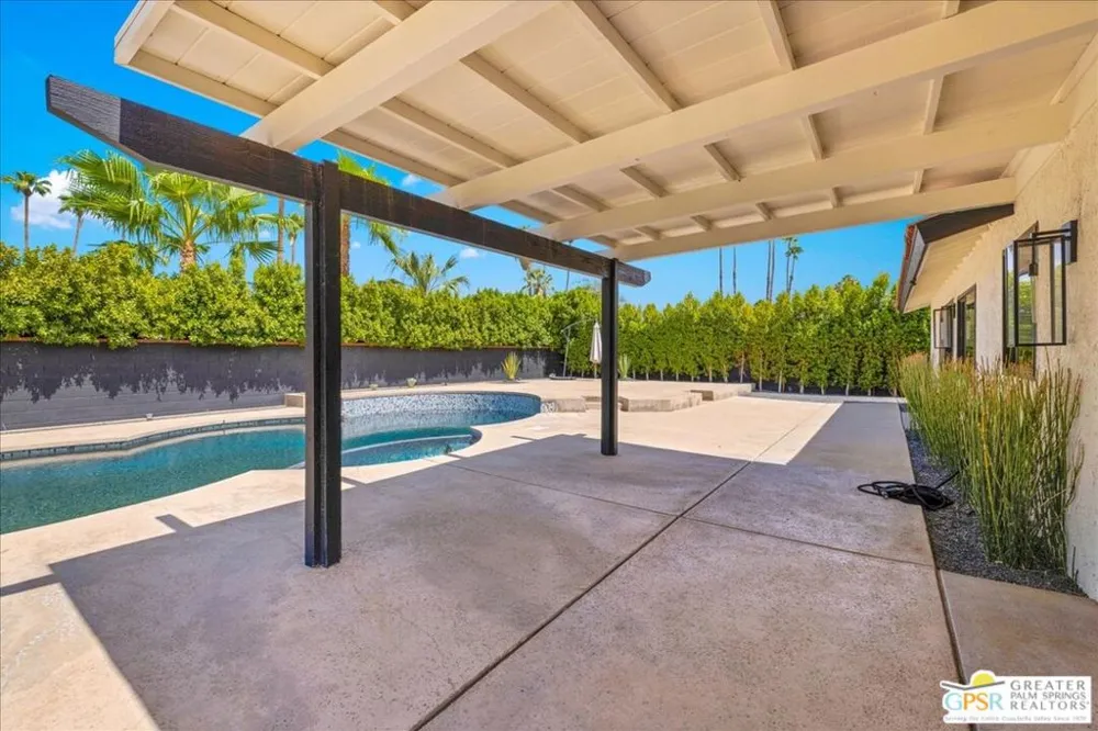 3190 E Loma Vista Circle Palm Springs, CA 92264