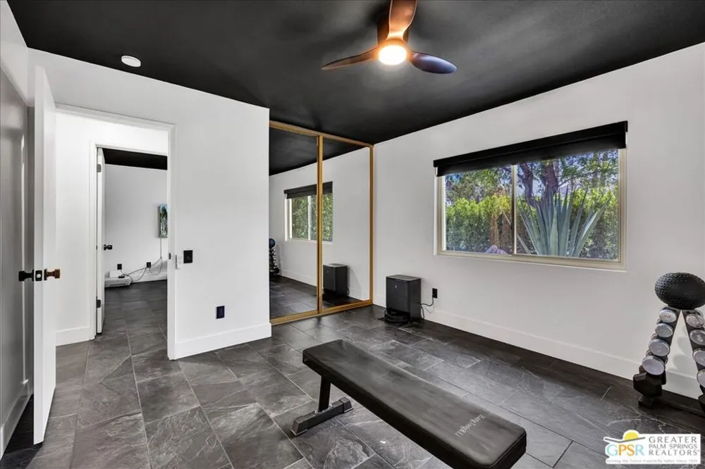 3190 E Loma Vista Circle Palm Springs, CA 92264