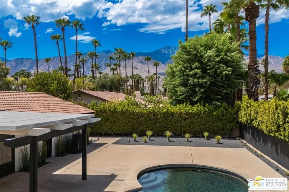 3190 E Loma Vista Circle Palm Springs, CA 92264