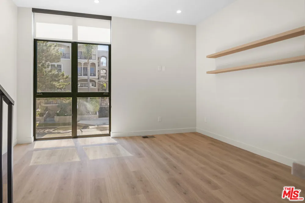 426 Arnaz Drive Los Angeles, CA 90048