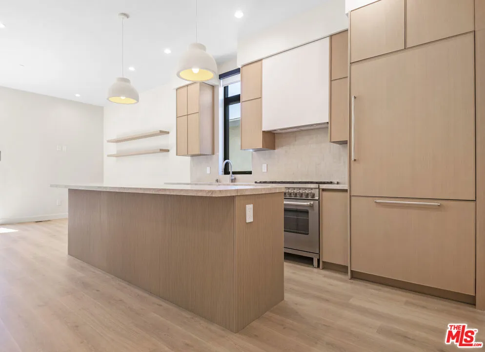426 Arnaz Drive Los Angeles, CA 90048