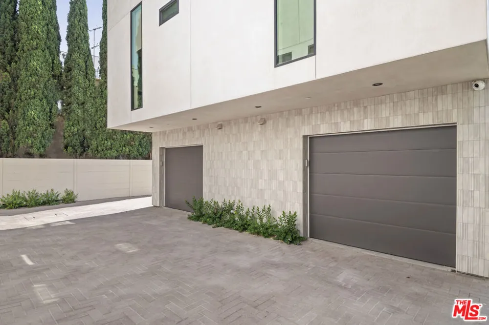 426 Arnaz Drive Los Angeles, CA 90048