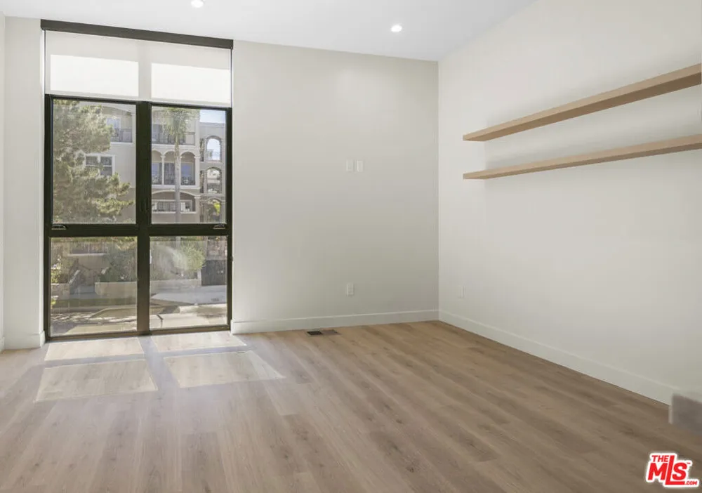 426 Arnaz Drive Los Angeles, CA 90048