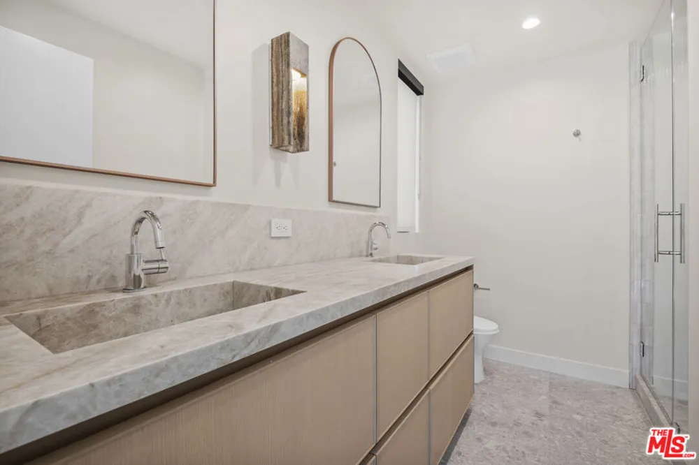 426 Arnaz Drive Los Angeles, CA 90048