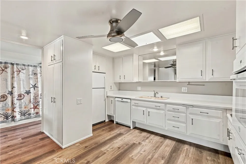 1261 Knollwood Road M4-45i Seal Beach, CA 90740