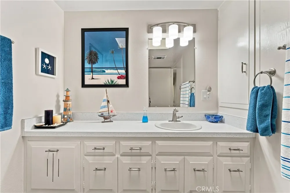 1261 Knollwood Road M4-45i Seal Beach, CA 90740