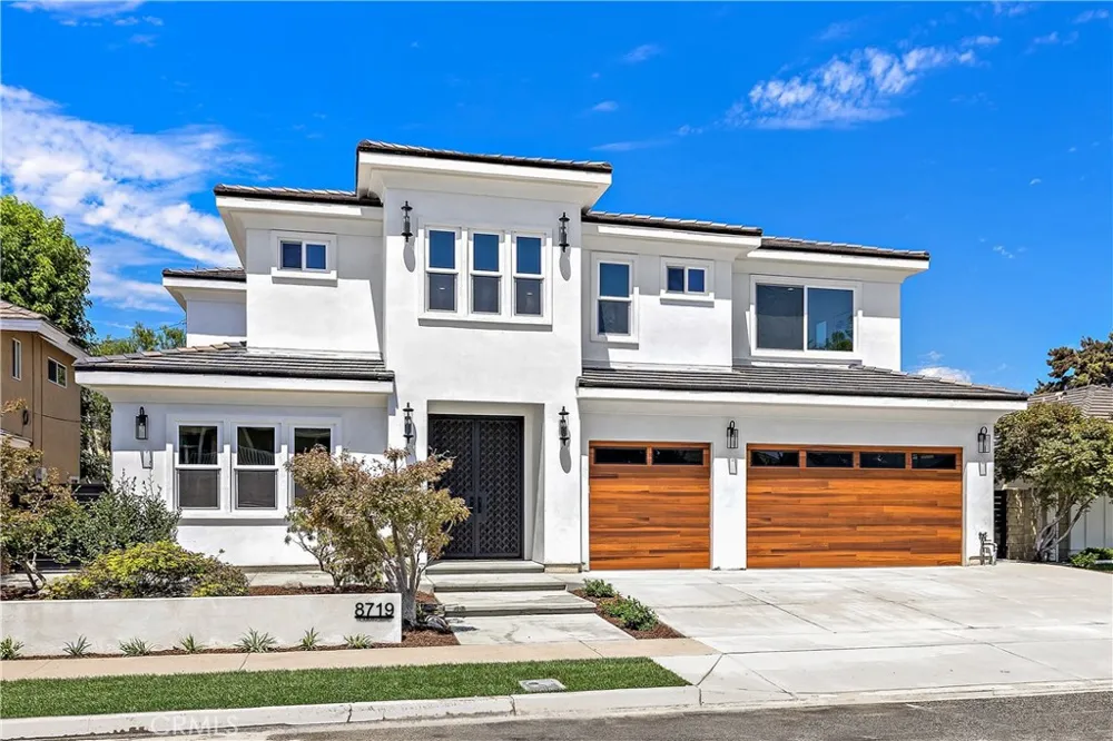 8719 Hummingbird Fountain Valley, CA 92708