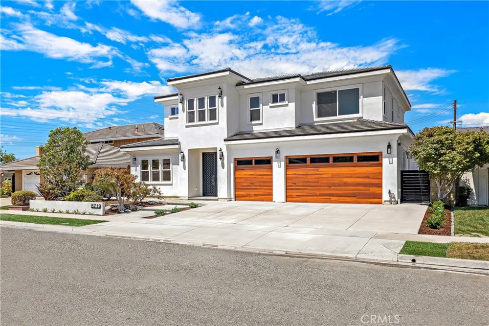 8719 Hummingbird Fountain Valley, CA 92708