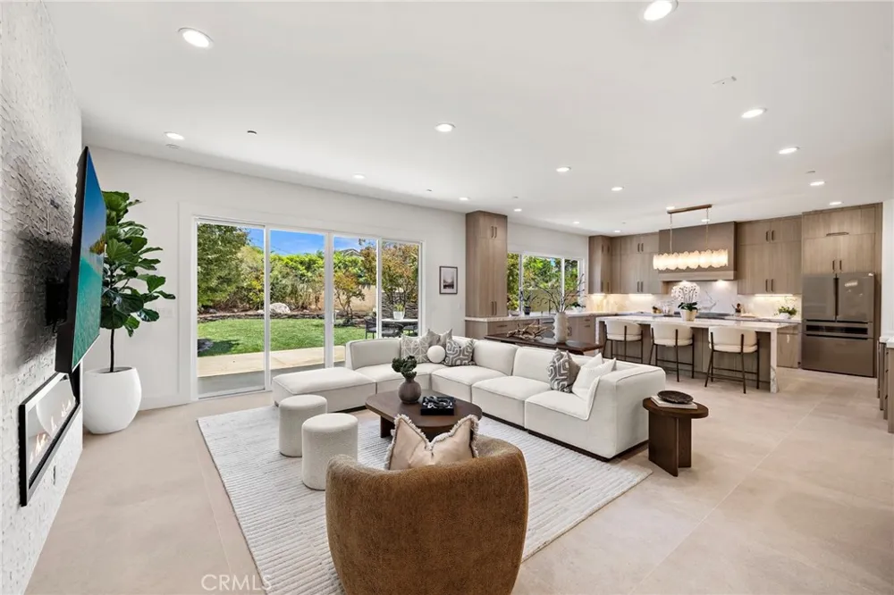 8719 Hummingbird Fountain Valley, CA 92708