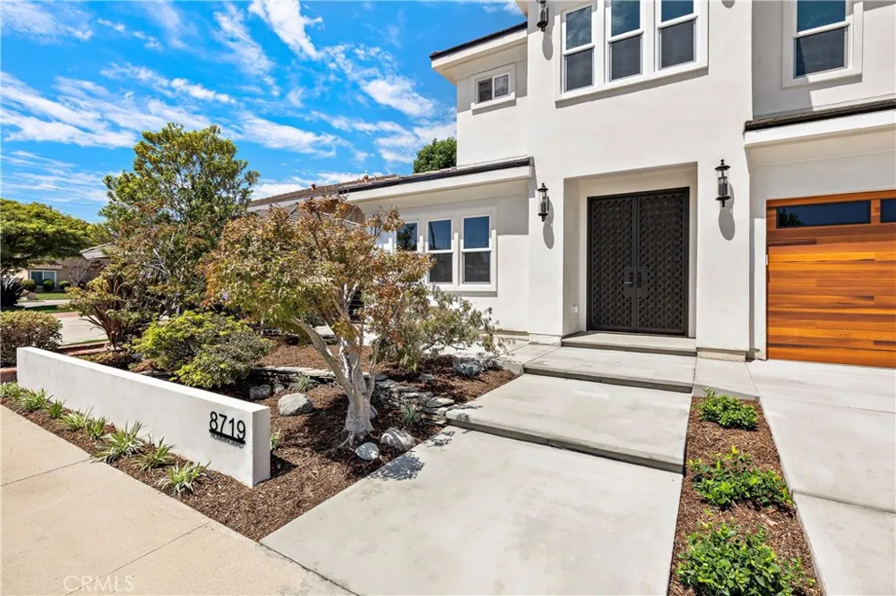 8719 Hummingbird Fountain Valley, CA 92708