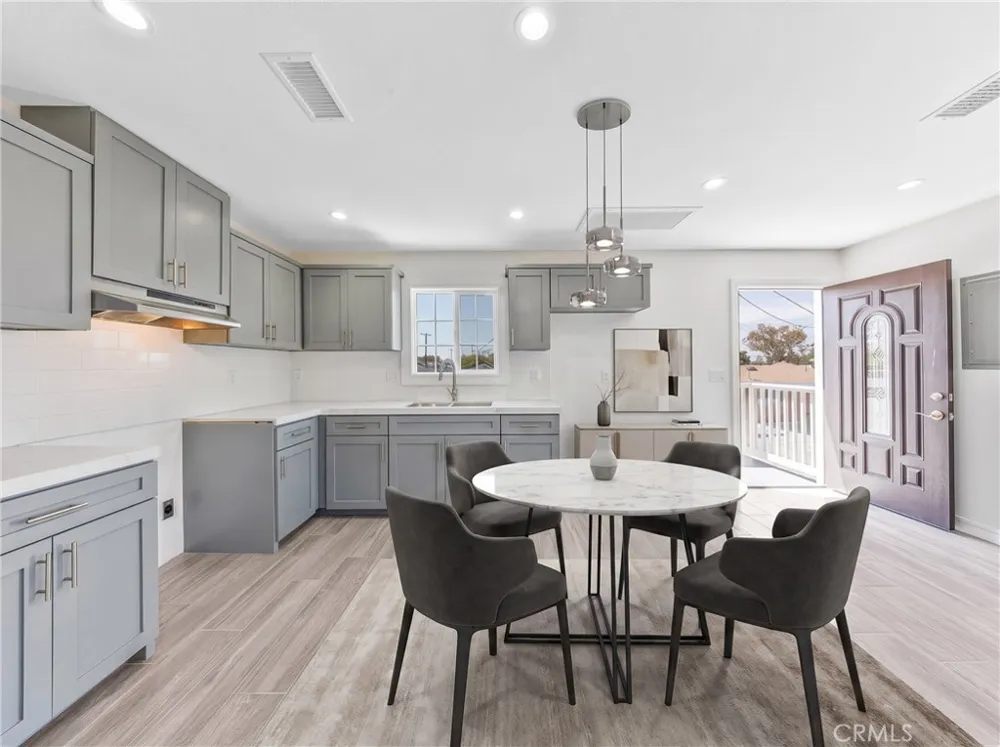 5833 Glady South Gate, CA 90280