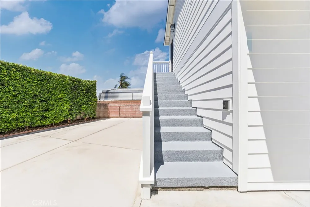 5833 Glady South Gate, CA 90280