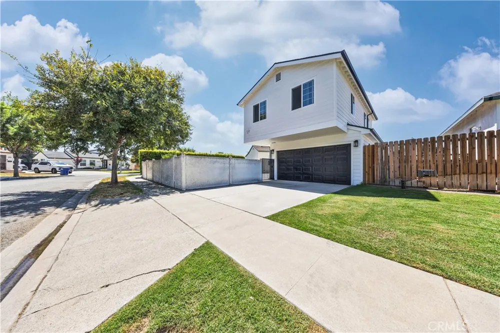 5833 Glady South Gate, CA 90280