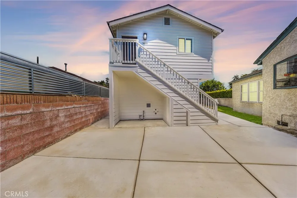 5833 Glady South Gate, CA 90280