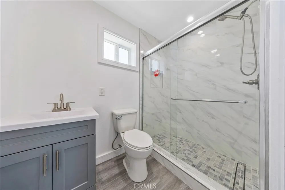 5833 Glady South Gate, CA 90280