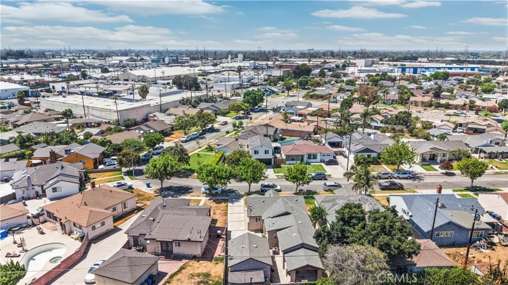 5833 Glady South Gate, CA 90280