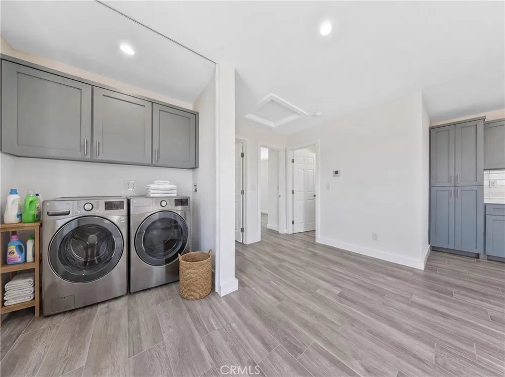 5833 Glady South Gate, CA 90280