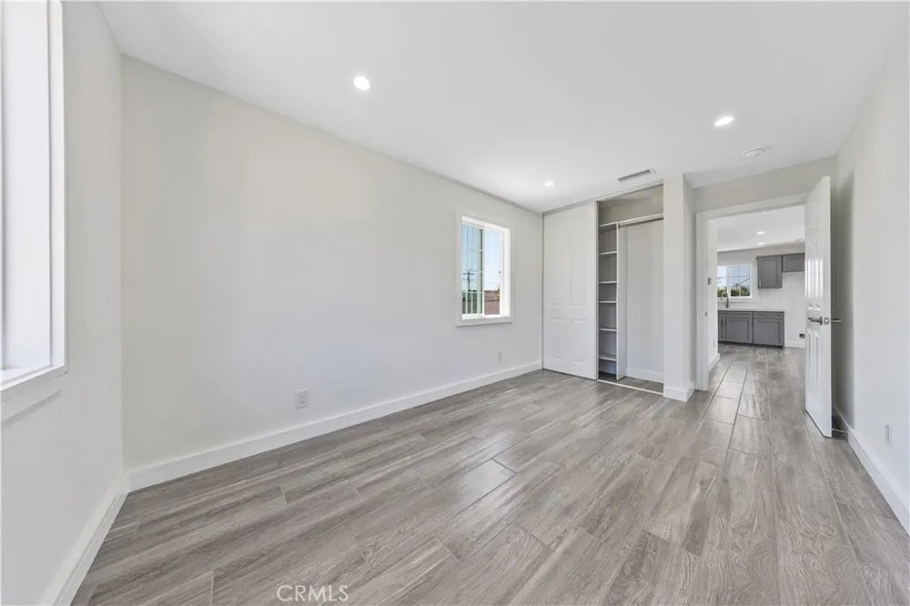 5833 Glady South Gate, CA 90280