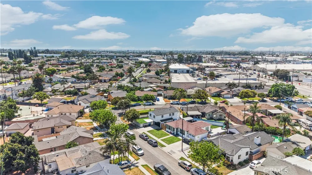 5833 Glady South Gate, CA 90280