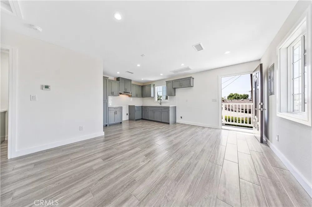 5833 Glady South Gate, CA 90280