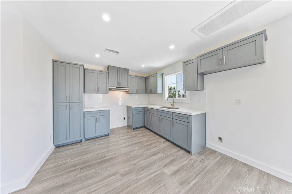 5833 Glady South Gate, CA 90280