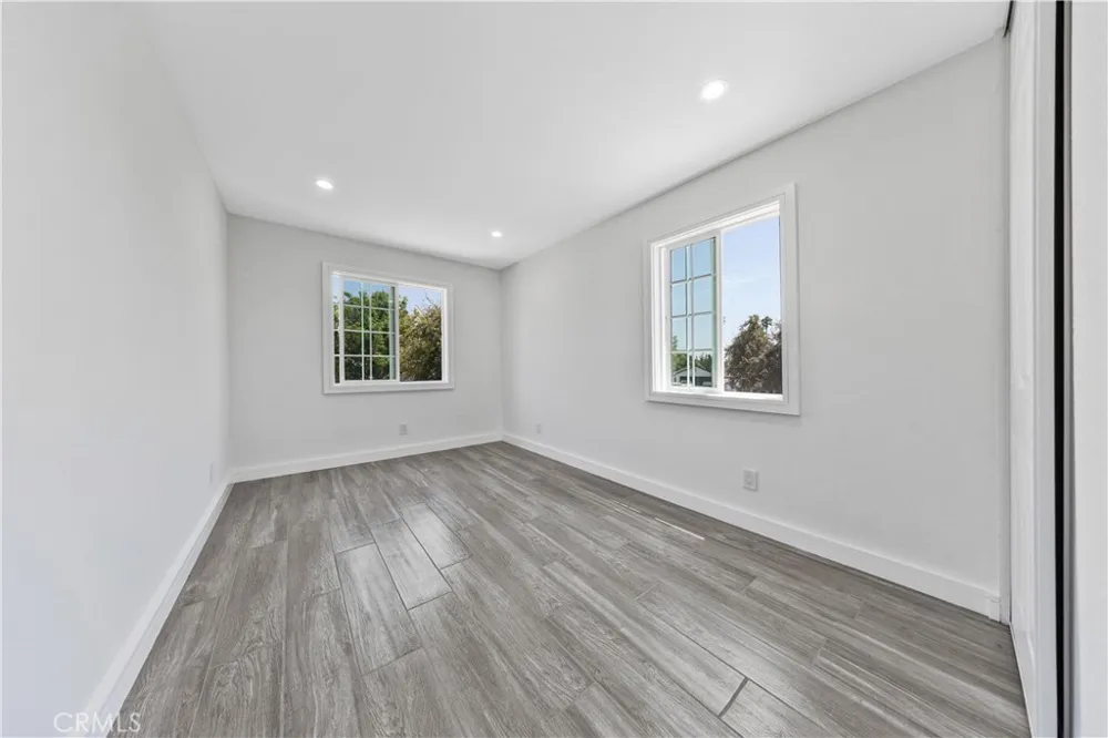 5833 Glady South Gate, CA 90280