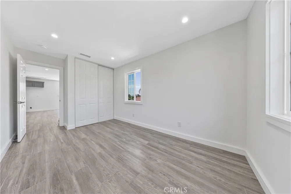 5833 Glady South Gate, CA 90280