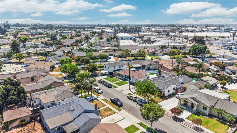 5833 Glady South Gate, CA 90280