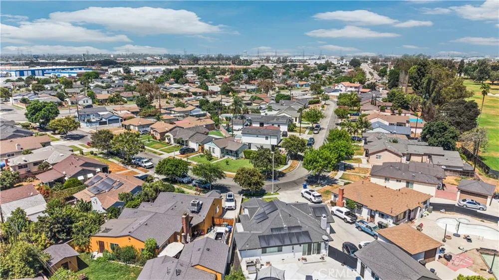 5833 Glady South Gate, CA 90280